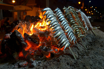 Pescados al espeto o brasa